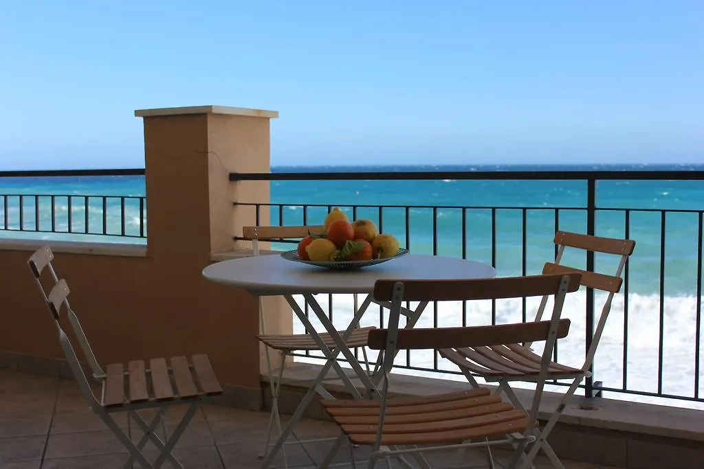 Les Agrumes Apartment Varigotti Italy